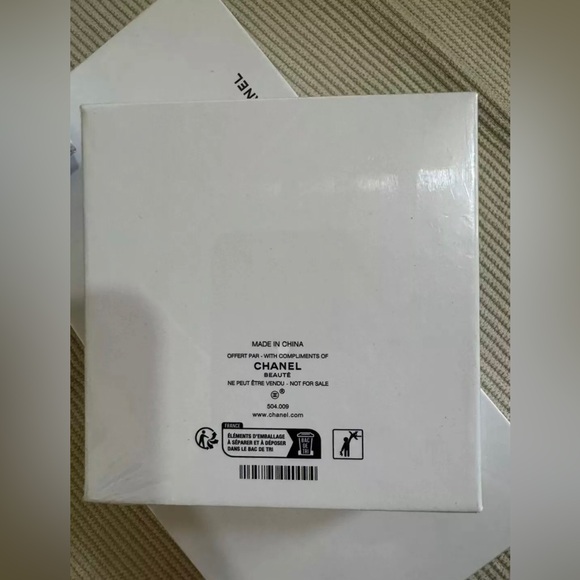 SALE❗️New CHANEL Gift PadLock Lock & Key Set - Picture 3 of 6